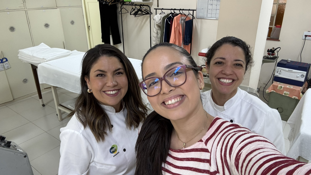 Meninas participando de uma atividade do Projeto Dora